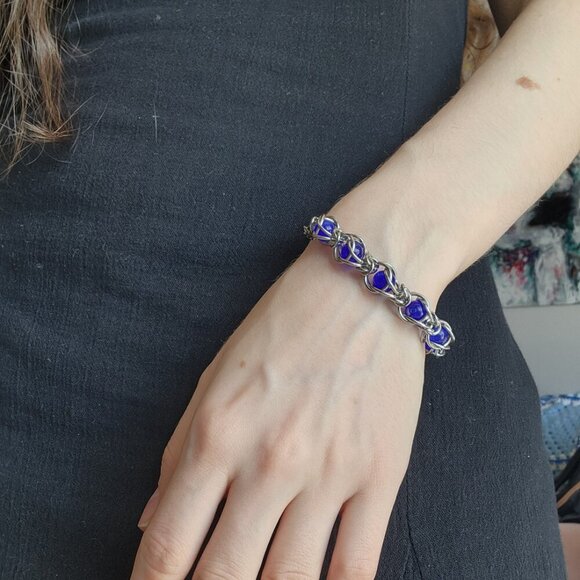 Vintage silver whimsigoth fairy witch blue pearl chainmail bracelet - Picture 4 of 12